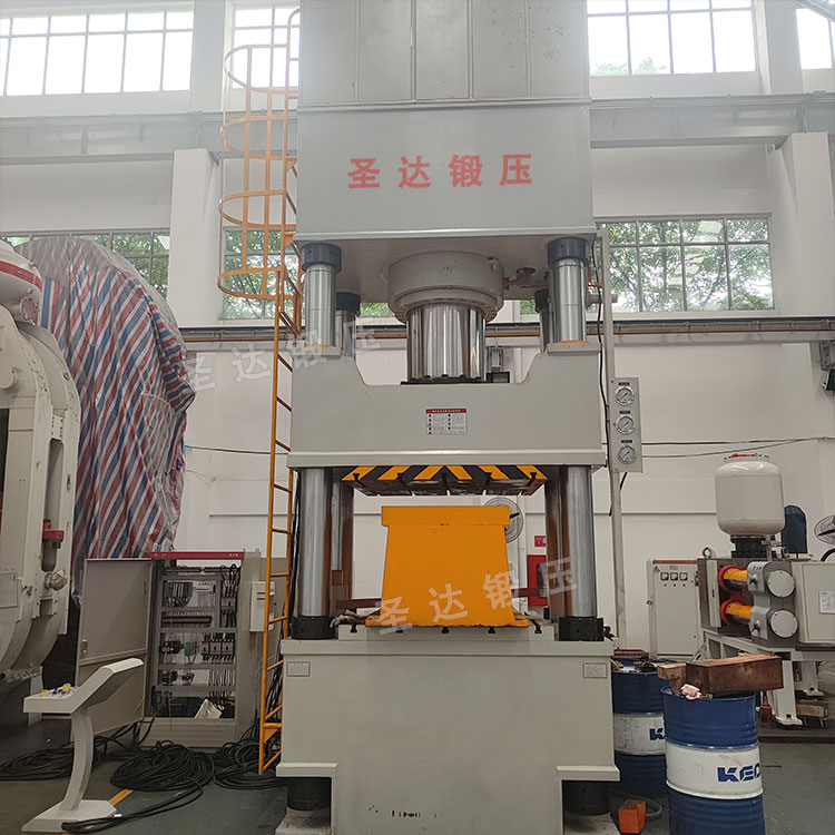 800噸冷擠壓成型液壓機(jī)客戶現(xiàn)場(chǎng) 800噸冷擠壓成型液壓機(jī)客戶現(xiàn)場(chǎng)