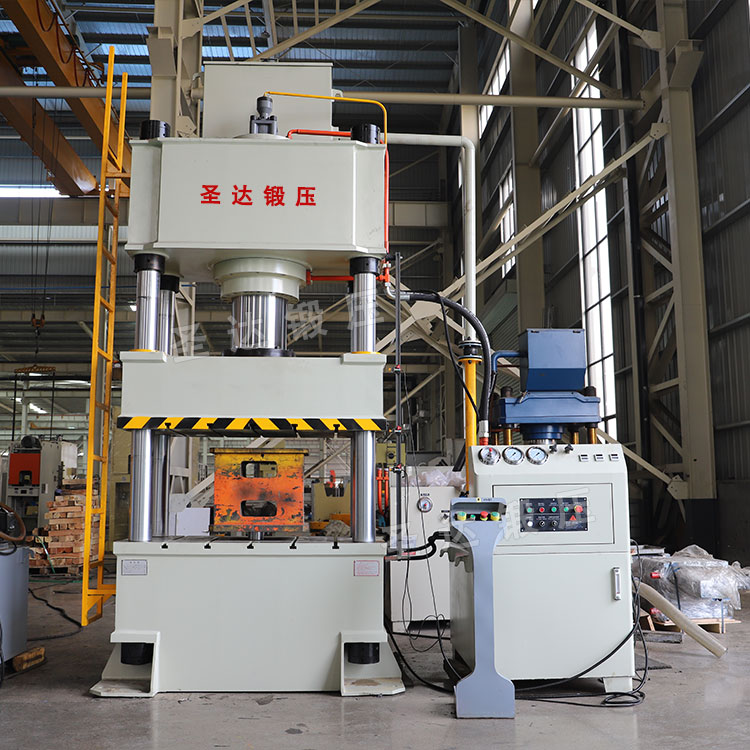 315噸四柱液壓機(jī)車間實(shí)物 315噸四柱液壓機(jī)車間實(shí)物