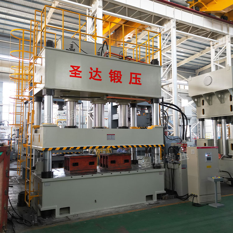 800噸三梁四柱液壓機車間實物 800噸三梁四柱液壓機車間實物