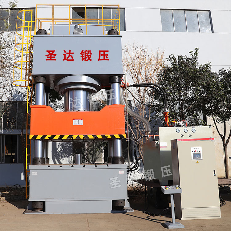 2000噸三梁四柱液壓機(jī) 2000噸三梁四柱液壓機(jī)